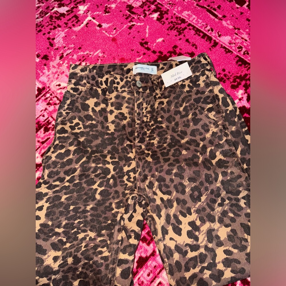 Abercrombie & fitch mid rise Leopard Jeans 🐆